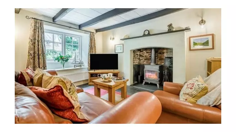 5 Magical UK Christmas Cottages for a Festive Escape