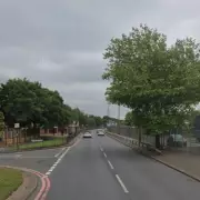 Birmingham Police Hunt After Teenager Robbed at Knifepoint in Daylight Attack