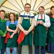 Peep Show Cast Reunites After 10 Years for Bake Off Christmas Special