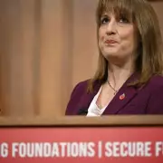 Pound Faces Collapse Risk as Traders Bet Against Autumn Budget