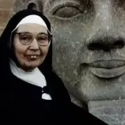 The Tragic Truth: BBC Star Who Died Penniless Despite Glittering Career