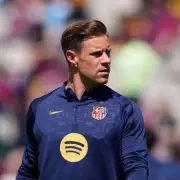 Aston Villa's Goalkeeper Stance: Emery Backs Martinez Despite Ter Stegen Links