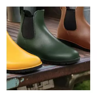 Amazon's £19.99 Wellies Praised as 'Perfect for Puddles' Amid UK Weather Warnings