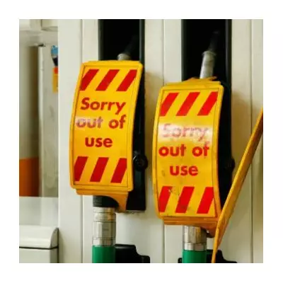 Car Dealers Demand Labour Scrap 2030 EV Mandate, Citing £12k Fines