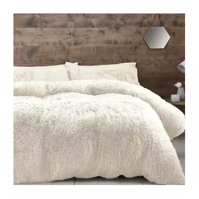 Dunelm Slashes Price of 'Wonderfully Luxurious' Faux Fur Bedding Set to £24