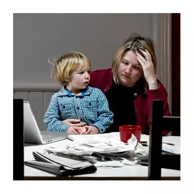 UK Debt Crisis Deepens: 400,000 Sought Help in 2025 as Average Debt Hits £8,900