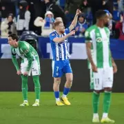 Birmingham City Target Carlos Vicente Bids Farewell After Stellar Alaves Display