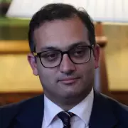 MP and ex-surgeon urges schools to teach children stab wound first aid