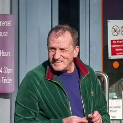 Drunk Passenger Shouts 'I'm English, You Can't Tell Me What to Do' on Flight