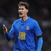 Davies Challenges Neumann to Maintain Standards After Panzo Signing