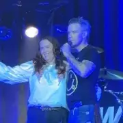 Robbie Williams Invites Viral Superfan On Stage at Wolverhampton Concert