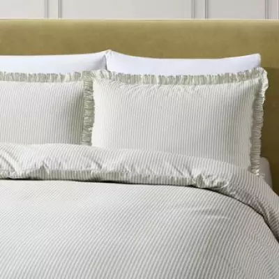 Dusk's 'Elegant' Bedding Set Praised by Homeowners for Premium Feel at £40