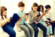 Parents Rethink Children's Phone Use After New UK Screen Time Guidance