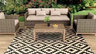 Amazon's £20 Outdoor Rug Transforms Patios with Durability
