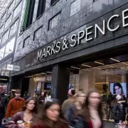 Major UK Supermarkets Face Pressure to Adopt Real Living Wage