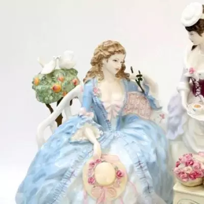 Damaged Hyacinth Bucket Figurine Sells for £1,300 at Auction