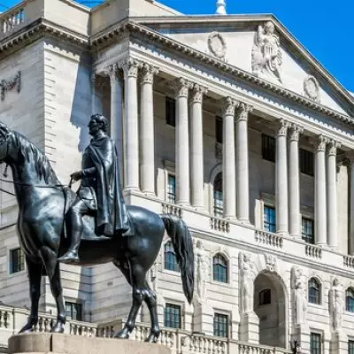 Pound Plummets Against Dollar and Euro, Experts Warn of Further Drops