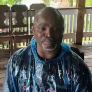 Dad Who Abducted Son Mistakenly Released from Prison and Remains at Large