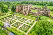 Kenilworth Castle Gardens Bloom with Stunning Spring Displays in West Midlands