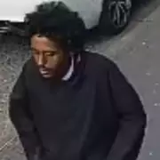 Police Hunt Knifeman Who Made Threats in Birmingham Street