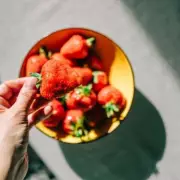 UK Strawberry Season Delayed But Sweeter Due to Cooler Spring