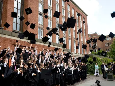 1 in 4 Graduates Worse Off After University, Government Report Finds