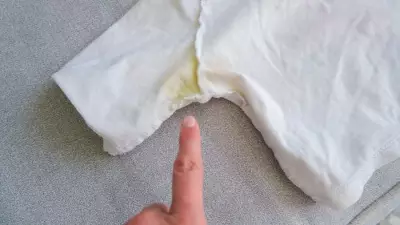 Cheap Aspirin Trick Removes Yellow Stains from White Clothes
