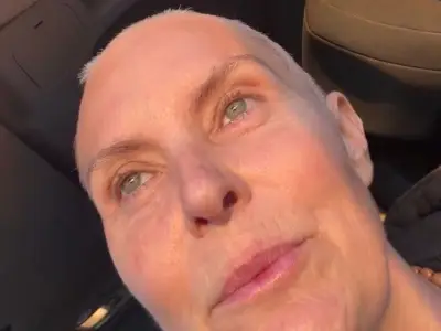 Coronation Street's Tracy Shaw Emotional in Hospital Amid Cancer Treatment