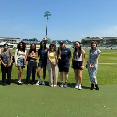 Davina Perrin Helps Students in Warwickshire Foundation Work Experience