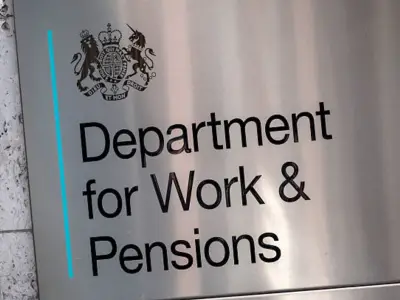 DWP confirms £2,000 payouts for young apprentices born after 2001