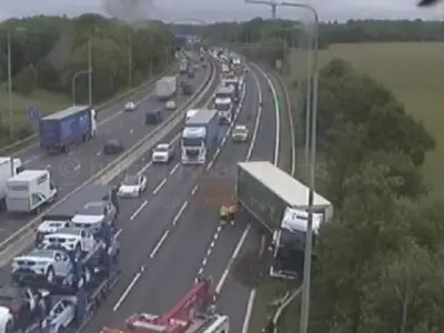 M42 Delays After Lorry Accident Near Solihull Causes Lane Closure
