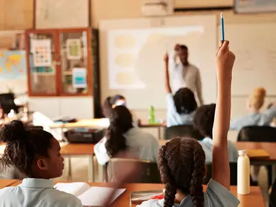 Over 1,200 UK Schools Close Amid Record-Breaking Heatwave and Red Warning