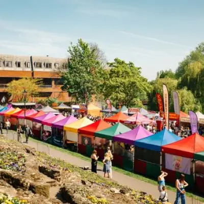 Tamworth Food Festival Returns with Prosecco, Dinosaur Walkabout and Shopping