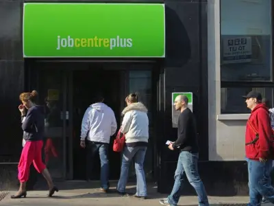 UK Job Vacancies Fall Sharply as Unemployment Drops Again, ONS Reports