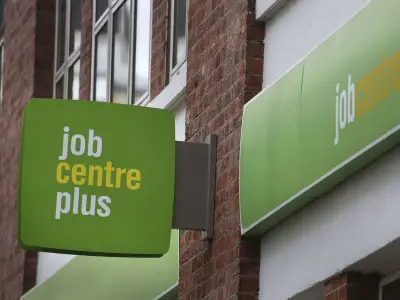 UK Unemployment Drops Unexpectedly to 4.9% But Experts Warn Market Not Strong