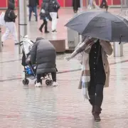 UK Weekend Starts Soggy with Rain and Thunderstorm Risk