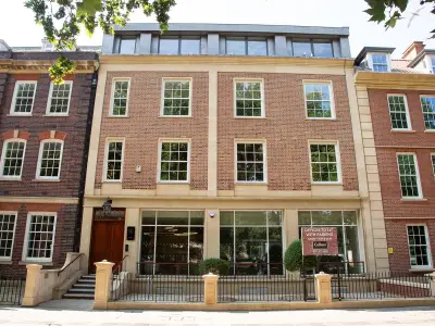 Bristol Consultancy Squarcle Secures Multimillion-Pound Investment and Expands Office