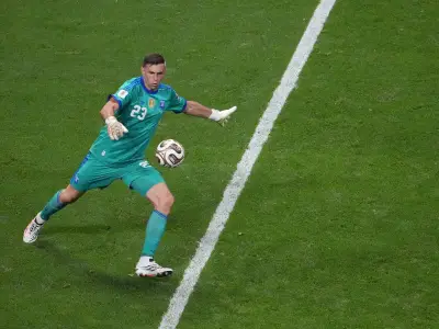 Emiliano Martinez reveals he is 'in pain every day' at World Cup with fractured finger