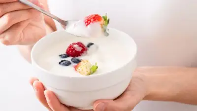 Greek vs Natural Yoghurt: Protein, Calcium, and Texture Differences