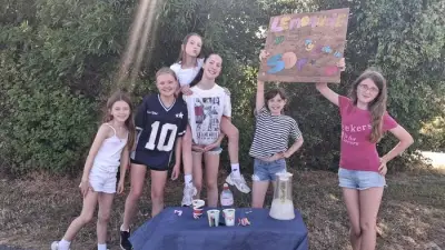 Penrhyn Bay Girls Raise £120 for Children's Hospice with Lemonade Stand