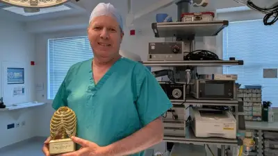 Sheffield surgeon wins lifetime award for pioneering rib fracture treatment