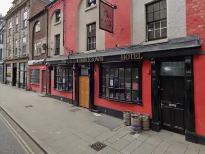Shrewsbury Hotel Loses Alcohol Licence After Failing to Protect Public