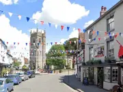 Alcester homeowners lose £25,000 as housing market stalls