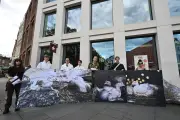 Chris Packham boycotts Pret over chicken welfare standards