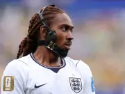 Djed Spence Wears Protective Face Mask for England vs Mexico World Cup Clash