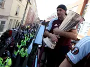Emi Martinez Future Uncertain as Juventus and Villa Duel Over Goalkeeper