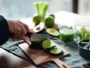 Prevent Cucumbers from Spoiling for Up to 19 Days with 2 Kitchen Cupboard Items