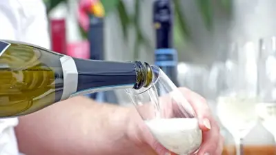 7 Best Summer Sparkling Wines: Prosecco, Champagne & Cava Picks