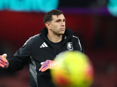 Aston Villa to sell Emi Martinez as Zion Suzuki signs