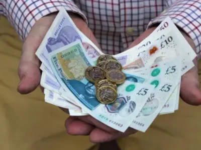 Cash users get boost as 1.4m still rely on notes and coins
